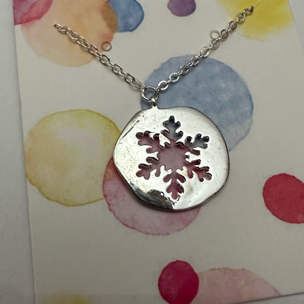 Atelier Sona Snowflake Cutout Necklace in Silver - Picture 3 of 11